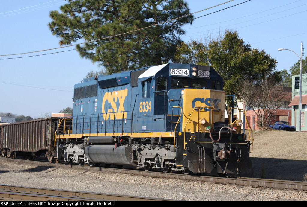 CSX 8334 leads train F008-15 towards the yard